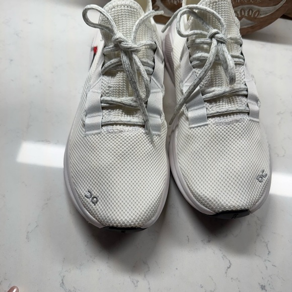 On Running Men\'s White and Black Sneakers main image 4
